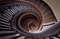 222-Swirling-down-the-staircase 222-Swirling-down-the-staircase