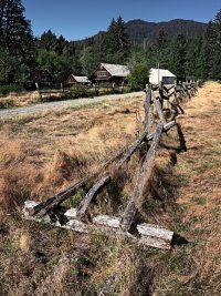 brokenFence_quinalt_R4_1045 brokenFence_quinalt_R4_1045