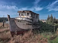 abandonedBoat_nearQuilcene_R4_1287_ss-copy_2000x1495_H_20_G2_LessQualityWGrain