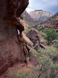 Arch guardian for slit canyon