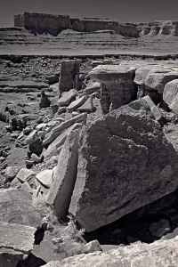 splitStones_VIR7464_1281x1920_U_20_Long-Edge